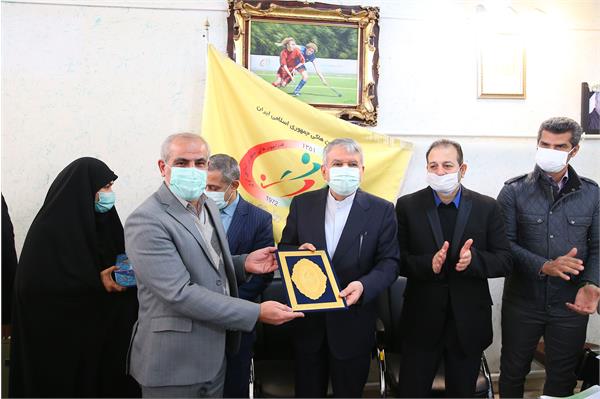 بازدید مسئولین کمیته ملی المپیک از فدراسیون های ژیمناستیک، هاکی و بولینگ و بیلیارد 33