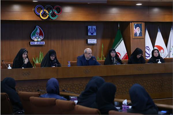 دوره مدیریت و رهبری در ورزش زنان 7