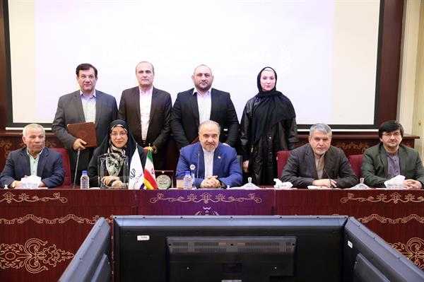 اهدای مدال ها و افتخارات 1