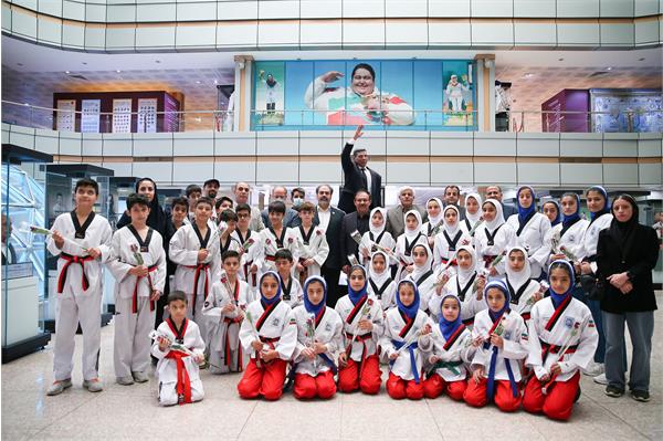 بازدید مسولان و ورزشکاران تکواندو استان تهران از موزه ملی ورزش، المپیک و پارالمپیک 19