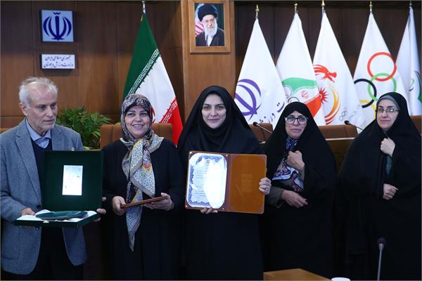 آیین تقدیر از قهرمانان و فعالان عرصه ورزش و محیط زیست 18