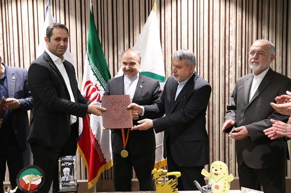 اهدا مدال و کاپ افتخارآفرینان ورزش کشور به موزه المپیک و پارالمپیک 10