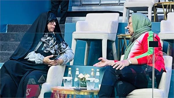 بازی‌های کشورهای اسلامی ریاض:حضور دکتر مهین فرهادی زاد در سالن مسابقات هندبال