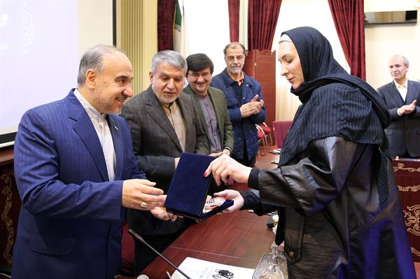 اهدای مدال ها و افتخارات 14