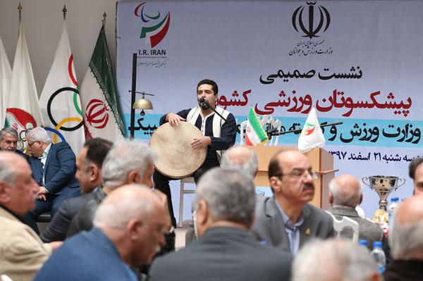 نشست صمیمی پبشکسوتان ورزشی کشور با مسئولین وزارت ورزش و کمیته ملی المپیک و پارالمپیک 64