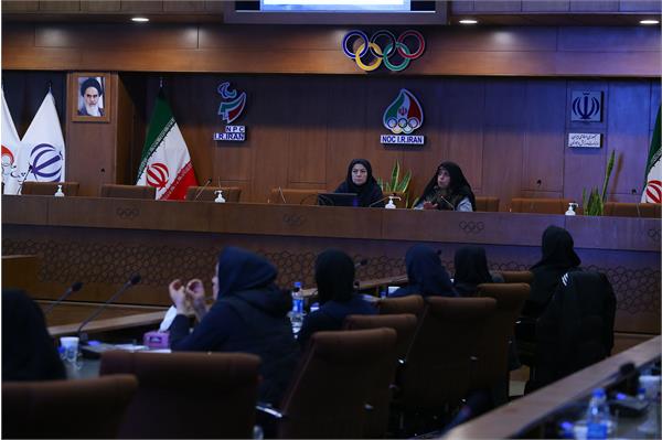 جلسه مدیریت رهبری زنان 1