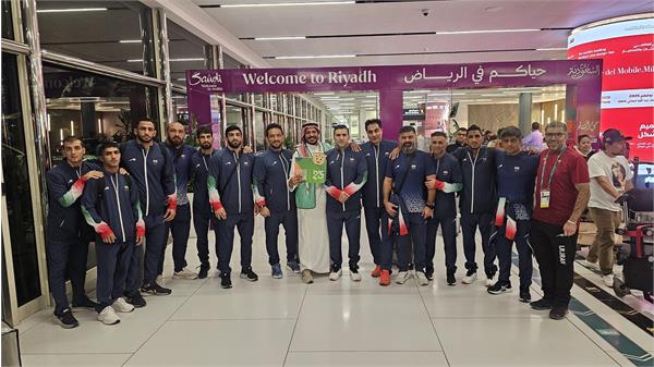 بازی های کشورهای اسلامی ریاض؛ با استقبال کادر سرپرستی کاروان سفیران اقتدار؛ تیم ملی کشتی آزاد وارد عربستان شد