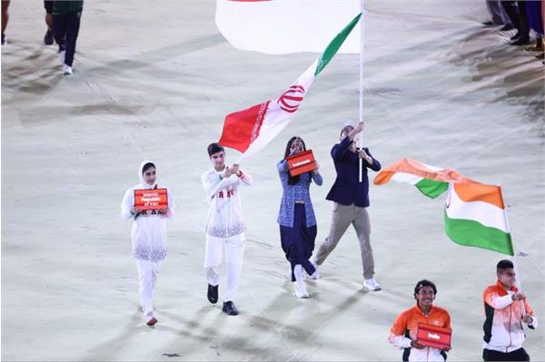 چهارمین دوره بازیهای المپیک جوانان با برگزاری مراسم افتتاحیه آغاز شد؛  فرزندان ایران،جلوتر از ورزشکاران دیگر کشورها رژه رفتند