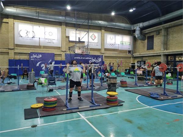 بازدید سرپرست مرکز نظارت بر تیم های ملی از تمرینات تیم ملی وزنه برداری