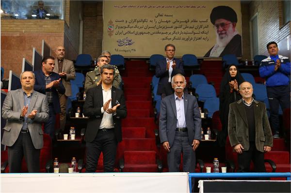 مراسم رونمایی از نشان شهدای مدافع حرم در فدراسیون تکواندو 4