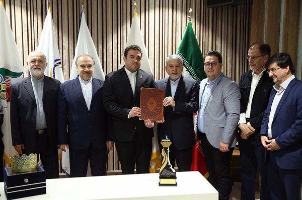 مراسم اهدا مدال و کاپ افتخارآفرینان ورزش کشور به موزه المپیک و پارالمپیک -- 40