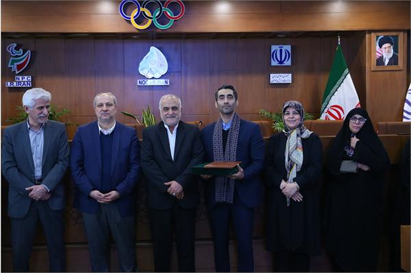 آیین تقدیر از قهرمانان و فعالان عرصه ورزش و محیط زیست 8