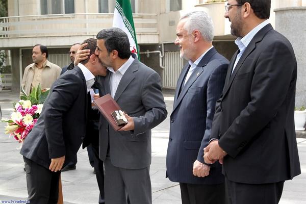 در مراسم تجلیل از اعضای تیمهای کشتی فرنگی و آزاد در جام جهانی؛دکتر احمدی ن‍ژاد: همه باید تلاش کنیم که کشتی از المپیک حذف نشود/ کشتی جزء معدود ورزش‌هایی است که با روح المپیک سازگار است