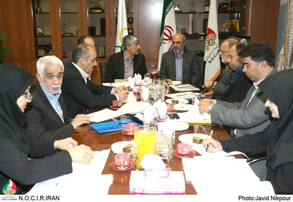 در ادامه نشست با فدراسیونهای اعزامی به بازیهای آسیایی اینچئون؛وزیر ورزش و جوانان امروز در کمیته المپیک حضور یافت