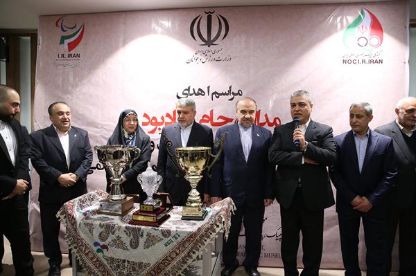 مراسم اهدا مدال و کاپ افتخارآفرینان ورزش کشور به موزه المپیک و پارالمپیک 40