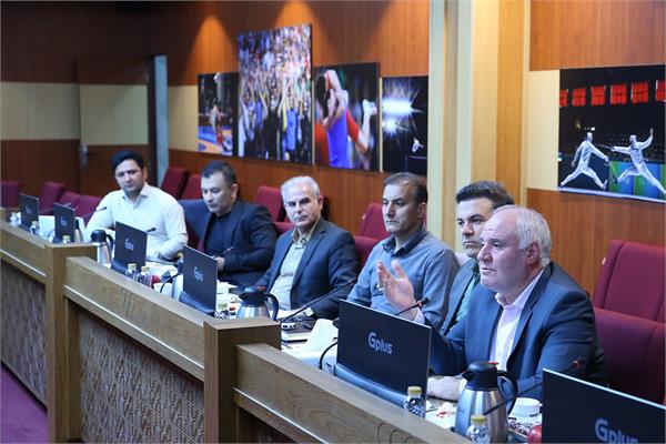 رونمایی از فصلنامه علمی المپیک  10