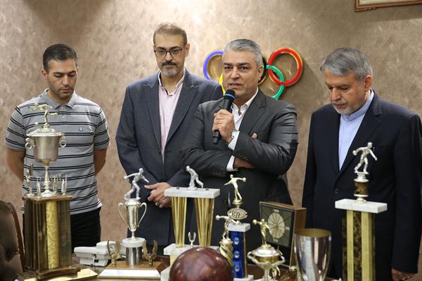 مراسم اهدا مدال و کاپ افتخارآفرینان ورزش کشور به موزه المپیک و پارالمپیک-. 12