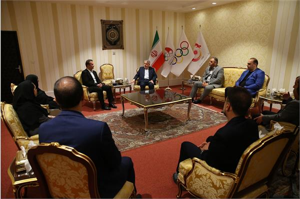 اهدا مدال طلای بازی های آسیایی هیروشیما توسط فریبرز عسگری  5