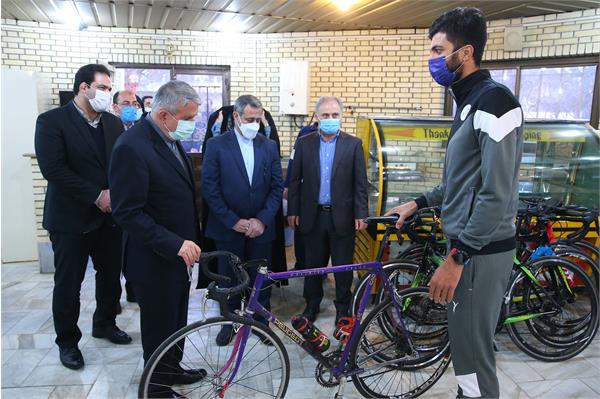 بازدید مسئولین کمیته ملی المپیک از فدراسیون های اسکیت، وزنه برداری، بسکتبال، ووشو و ورزش های سه گانه 76