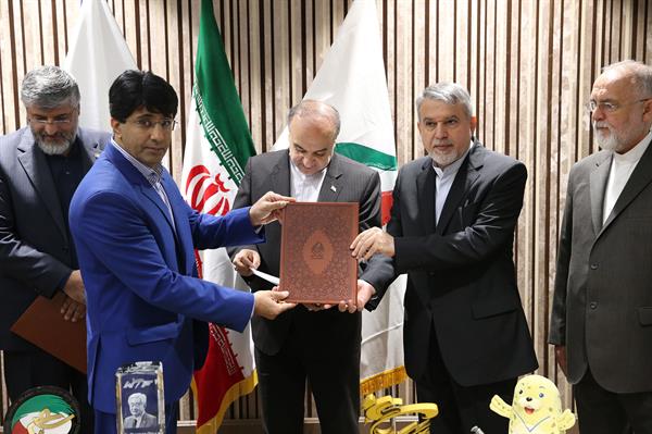 اهدا مدال و کاپ افتخارآفرینان ورزش کشور به موزه المپیک و پارالمپیک 7