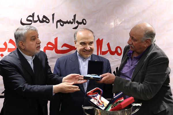 مراسم اهدا مدال و کاپ افتخارآفرینان ورزش کشور به موزه المپیک و پارالمپیک 35