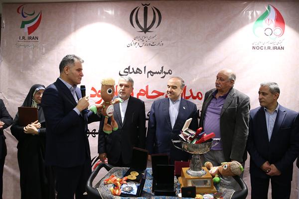 مراسم اهدا مدال و کاپ افتخارآفرینان ورزش کشور به موزه المپیک و پارالمپیک 37