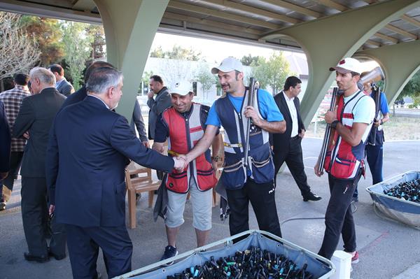 بازدید مسوولان ورزش کشور از اردو تیم های ملی قایقرانی و تیراندازی 16