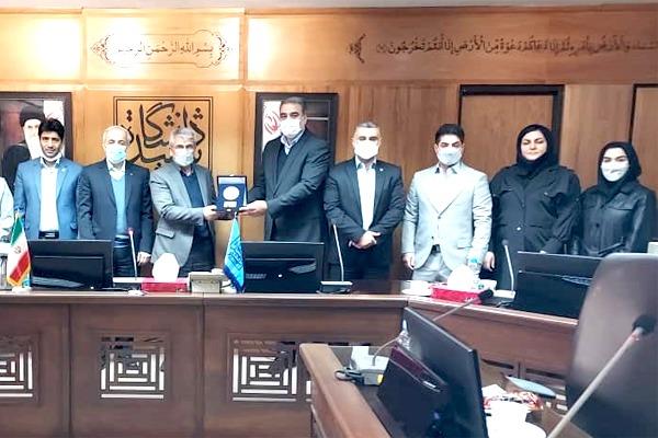 نشان «دانشگاه فعال» فدراسیون همگانی یه دانشگاه شهید بهشتی اهدا شد