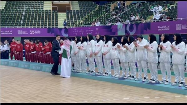 بازی‌های کشورهای اسلامی ریاض،اهدای مدال تیم‌های اول تا سوم هندبال بانوان توسط پاکدل