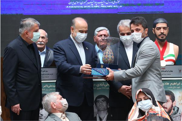 آیین رونمایی از تندیس مدال آوران المپیک و پارالمپیک 35