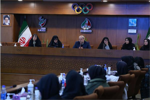 دوره مدیریت و رهبری در ورزش زنان 16