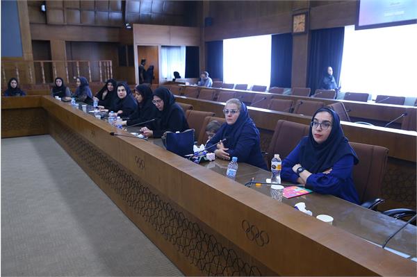 دوره مدیریت رهبری در ورزش زنان 7