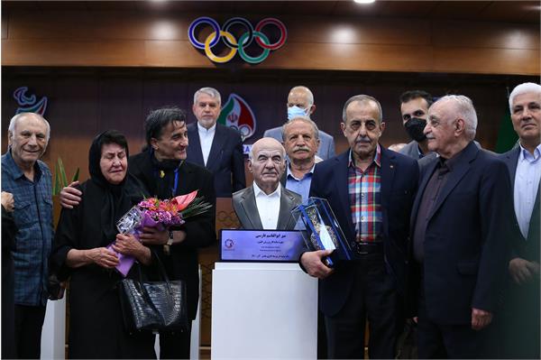 مراسم رونمایی از سردیس چهره های ماندگار ورزش ایران 67