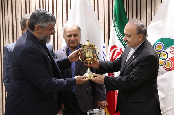 اهدا مدال و کاپ افتخارآفرینان ورزش کشور به موزه المپیک و پارالمپیک 19