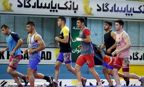 از روز 16 دی ماه و در سیرجان؛اردوی تیم ملی کشتی فرنگی جوانان در حال برگزاری است