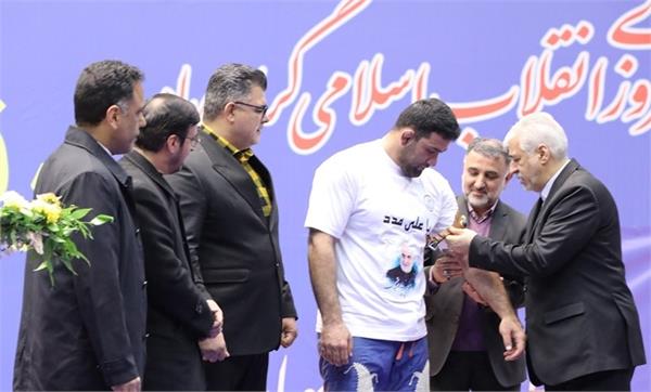 رقابت‌های کشتی پهلوانی کشور _ تهران احمد میرزاپور، پهلوان سال 1401 شد نفرات و تیم های برتر مشخص شدند