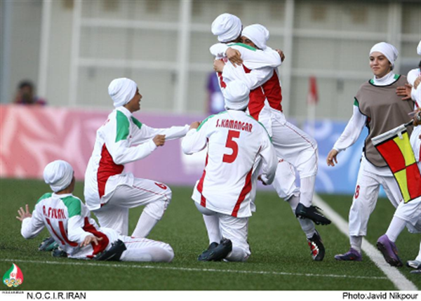 به گزارش خبرنگار اعزامی به بازیهای المپیک نوجوانان؛پیروزی تیم ملی فوتبال دختران ایران برابر گینه نو