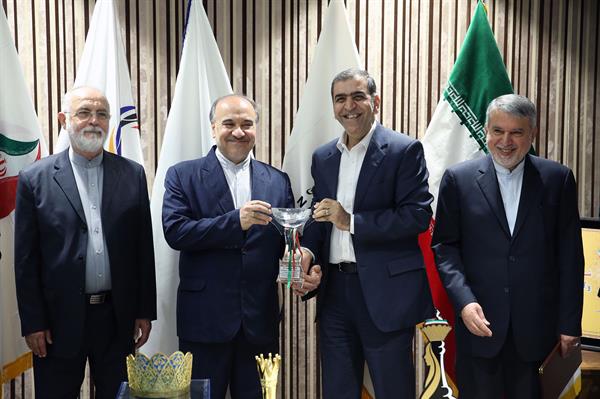 مراسم اهدا مدال و کاپ افتخارآفرینان ورزش کشور به موزه المپیک و پارالمپیک -- 41