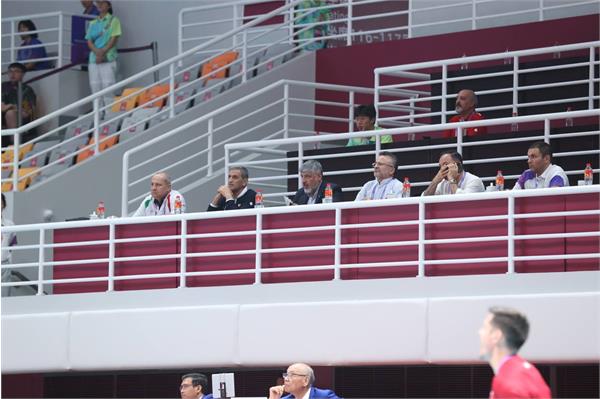 هانگژو ۲۰۲۲؛ سرپرست کاروان و جمعی از مسئولان تماشاگران ویژه والیبال ایران- قطر