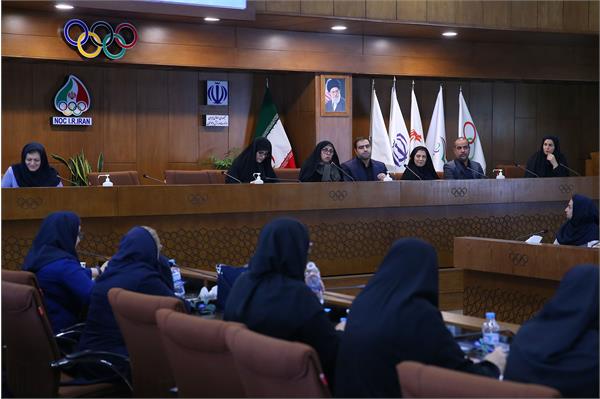 دوره مدیریت رهبری در ورزش زنان 10