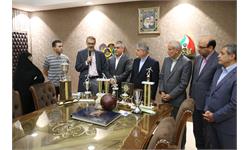 مراسم اهدا مدال و کاپ افتخارآفرینان ورزش کشور به موزه المپیک و پارالمپیک-. 13