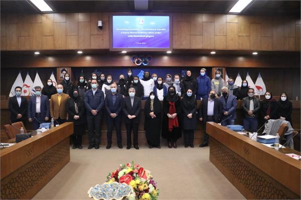 با حضور دکتر صالحی امیری ؛مراسم تقدیر از بانوان بسکتبالیست برگزار شد