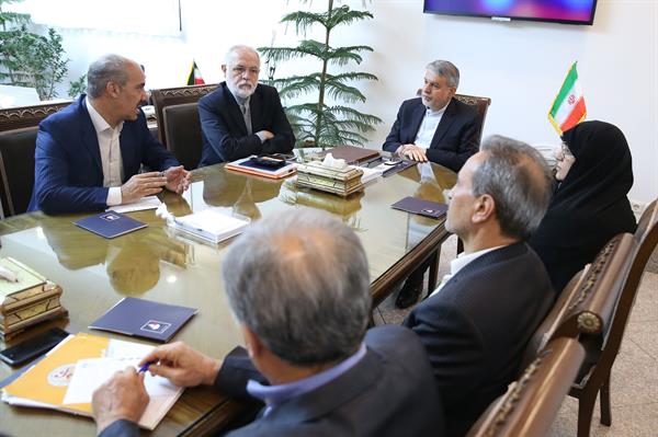 تقدیر کمیته ملی المپیک از خانم ها نجمه خدمتی و سمیه یزدانی در حاشیه جلسه هیئت اجرایی  2