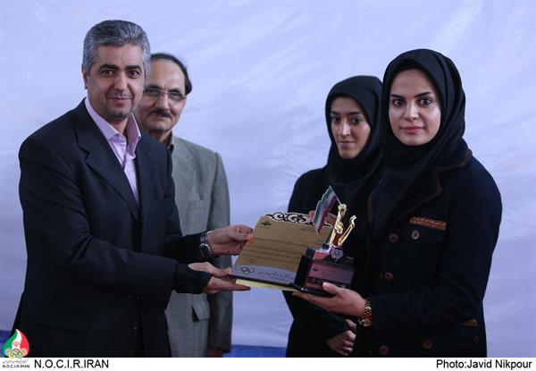 از سوی شورای هماهنگی ورزش صداوسیما مراسم تجلیل از ورزشکاران برتر سال برگزار شد؛الهه احمدی، ندا شهسواری و سوسن حاجی پور برترین ورزشکاران زن سال