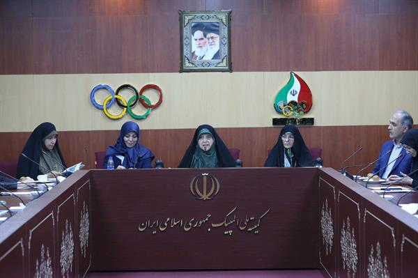 مراسم افتتاحیه دوره سولیداریتی ویژه دانش آموزان با حضور خانم ابتکار  25