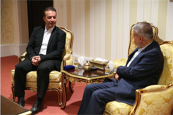 اهدا مدال طلای بازی های آسیایی هیروشیما توسط فریبرز عسگری  3