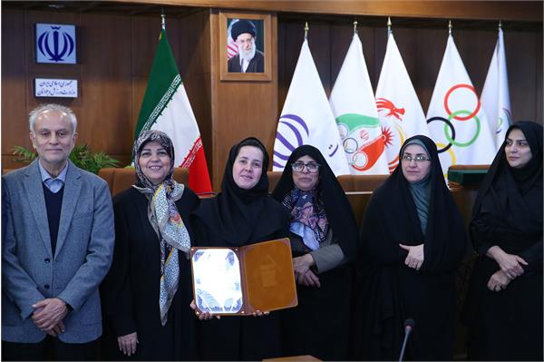 آیین تقدیر از قهرمانان و فعالان عرصه ورزش و محیط زیست 14