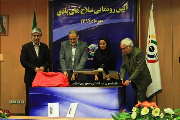 کیومرث هاشمی در مراسم رونمایی از سلاحهای بادی تیراندازی: تیراندازی می‌تواند اولین مدال بانوان در المپیک را بگیرد