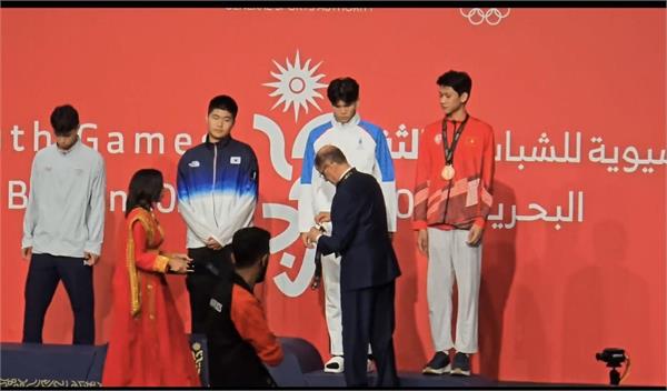 NOC President Awards Medals in Men’s Taekwondo