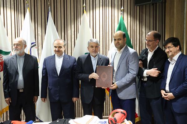 مراسم اهدا مدال و کاپ افتخارآفرینان ورزش کشور به موزه المپیک و پارالمپیک -- 32